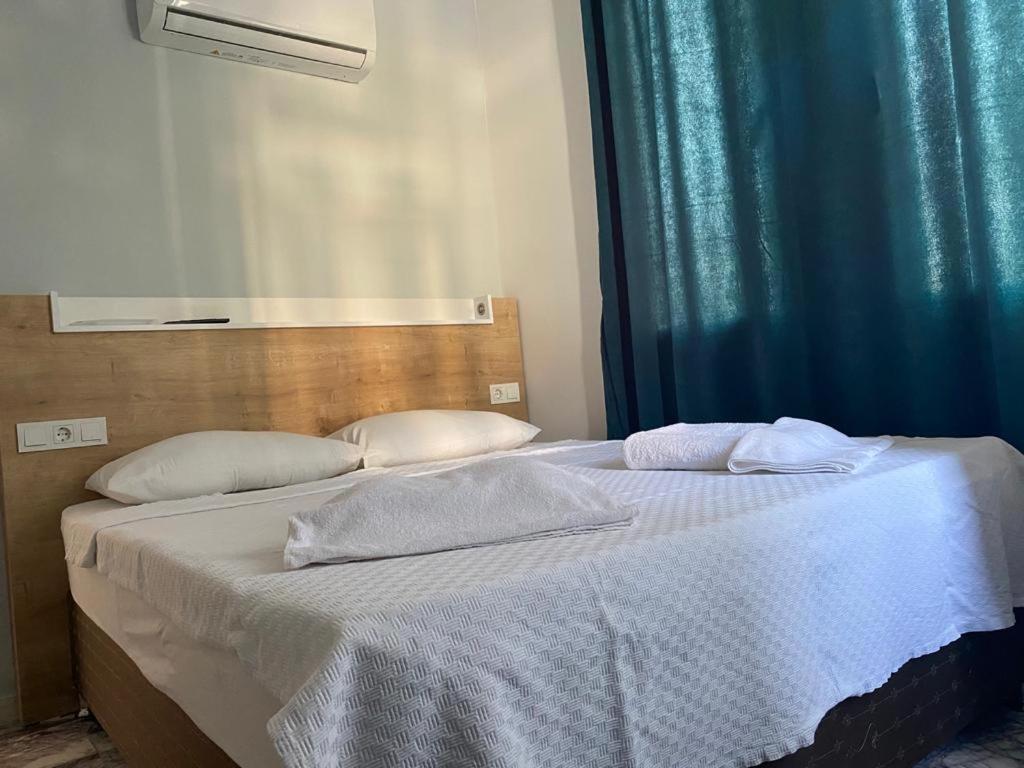Bella Rose Hotel Cedit 外观 照片