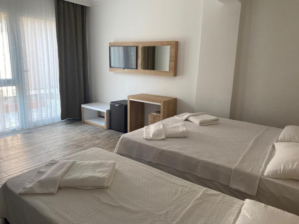 Bella Rose Hotel Cedit 外观 照片