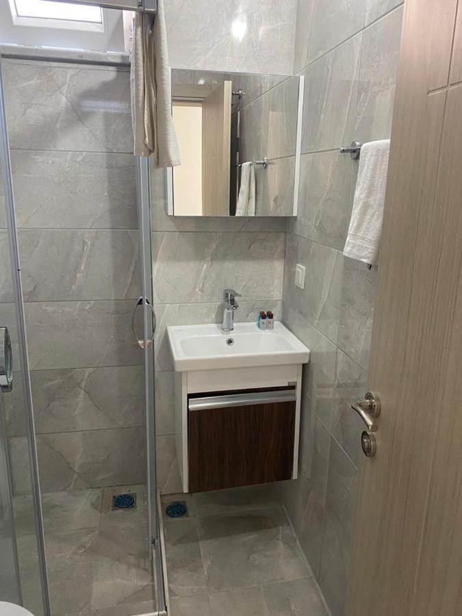 Bella Rose Hotel Cedit 外观 照片